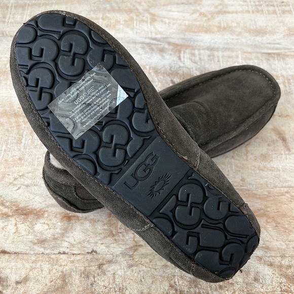 UGG Men’s Ascot Suede Slipper {Grey} 8 main image 10